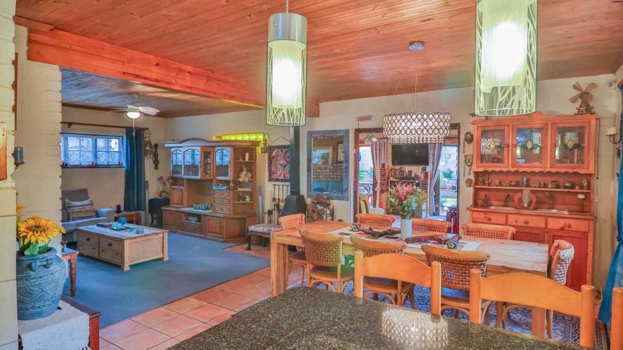 5 Bedroom Property for Sale in Sandbaai Western Cape
